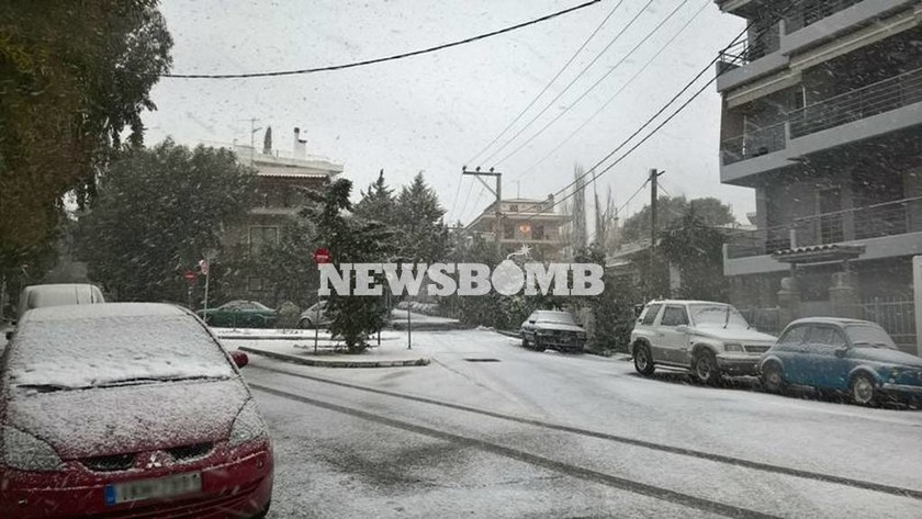 Καιρός live: Στα «λευκά» η Αθήνα - Εικόνες από το χιονιά που σαρώνει την Αττική