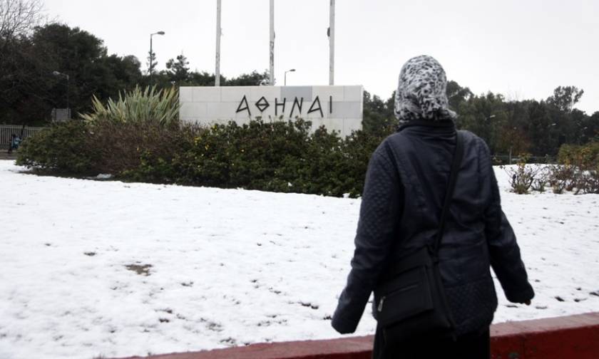 Καιρός live: Χιόνια ακόμα και στο κέντρο της Αθήνας