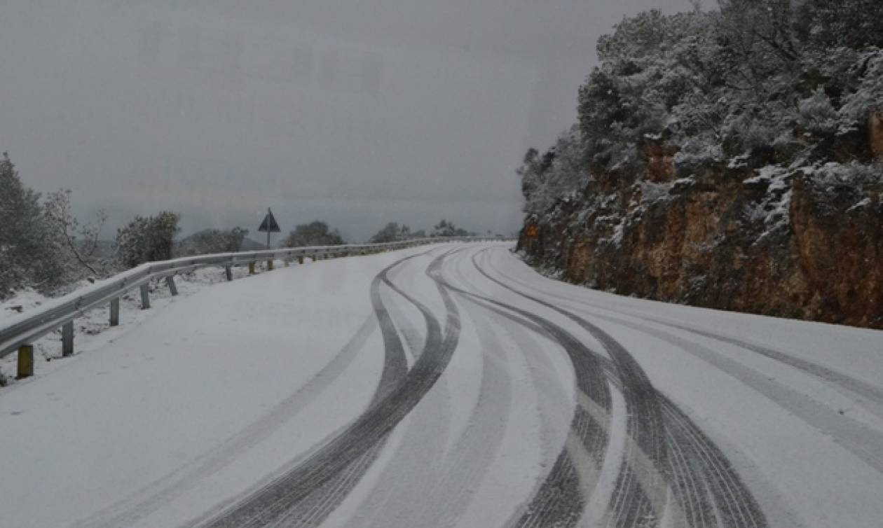 Διακοπή της κυκλοφορίας σε τμήμα της λεωφόρου Διονύσου, λόγω χιονόπτωσης