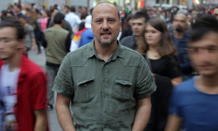 Η ελευθερία του Τύπου ψυχορραγεί στην Τουρκία: Στη φυλακή για «προπαγάνδα» διάσημος δημοσιογράφος