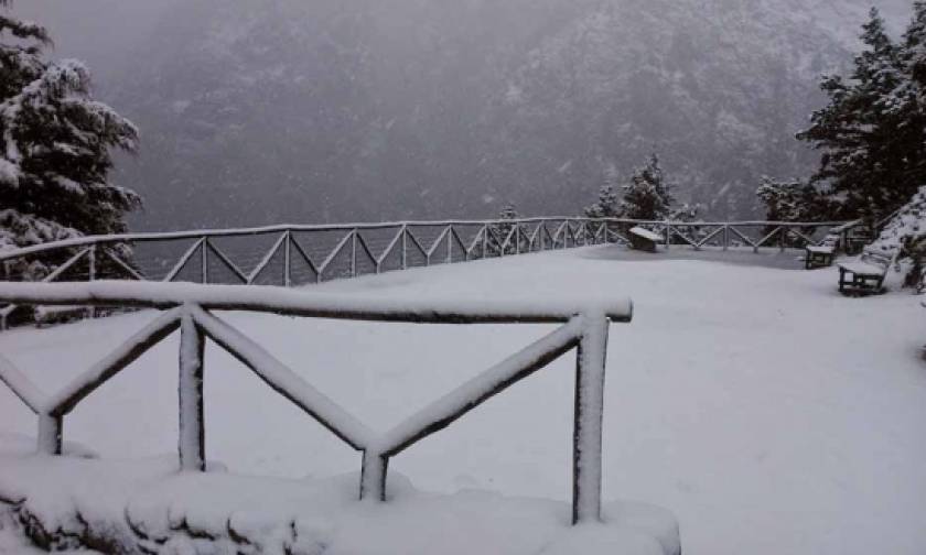 Καιρός: Σε αυτή την περιοχή της Ελλάδας έριξε δύο μέτρα χιόνι (photos)