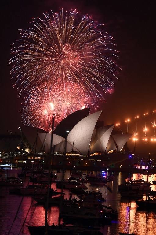 Το Σίδνεϊ υποδέχτηκε το 2017 με εντυπωσιακά πυροτεχνήματα! 