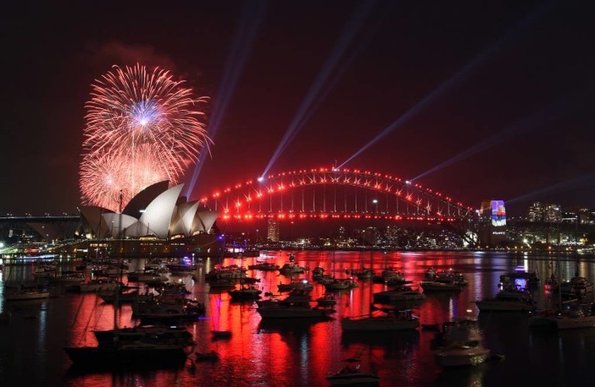 Το Σίδνεϊ υποδέχτηκε το 2017 με εντυπωσιακά πυροτεχνήματα! 