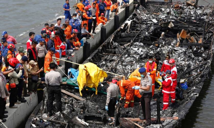 Τραγωδία στην Ινδονησία: 23 νεκροί από φωτιά σε τουριστικό φεριμπότ