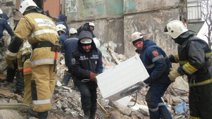 Τραγωδία στο Καζακστάν: Κατέρρευσε πολυκατοικία (Pics)