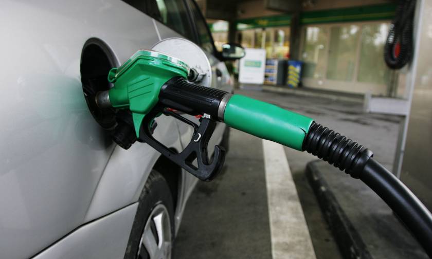 ΣΟΚ: «Άγγιξε» τα 2 ευρώ η τιμή της αμόλυβδης βενζίνης - Αυξήθηκε κατά 17 λεπτά σε μια νύχτα!