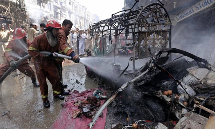Πακιστάν: Δέκα τραυματίες από έκρηξη βόμβας κατά αστυνομικού οχήματος