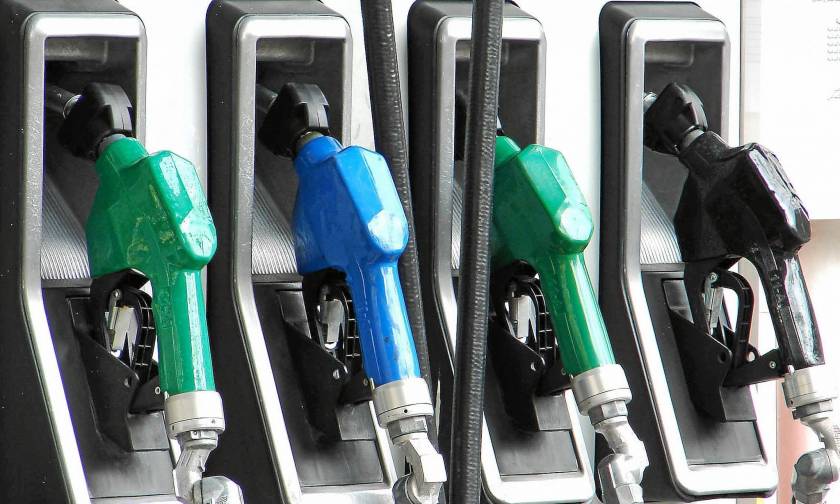Τα καύσιμα αδειάζουν το πορτοφόλι των Ελλήνων – Δείτε πόσο αυξάνονται βενζίνη και πετρέλαιο κίνησης
