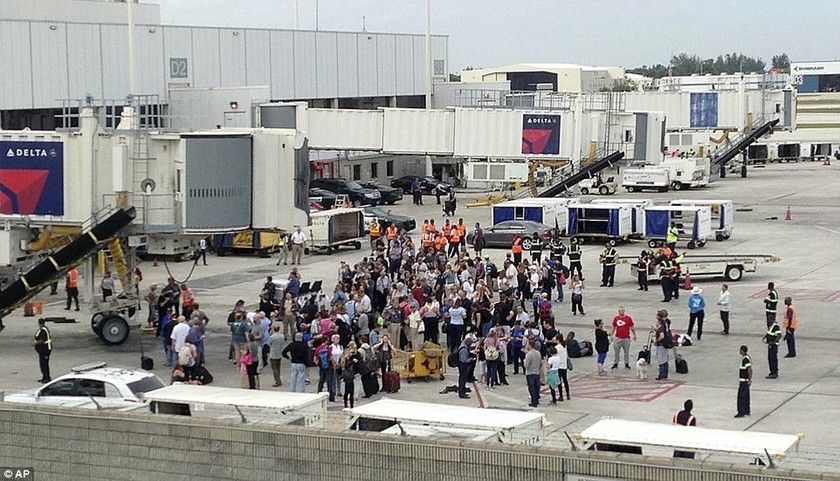 Επίθεση Αεροδρόμιο Φλόριντα: Αυτός είναι ο μακελάρης - Δολοφόνησε στο όνομα του ISIS (Pics+Vids)