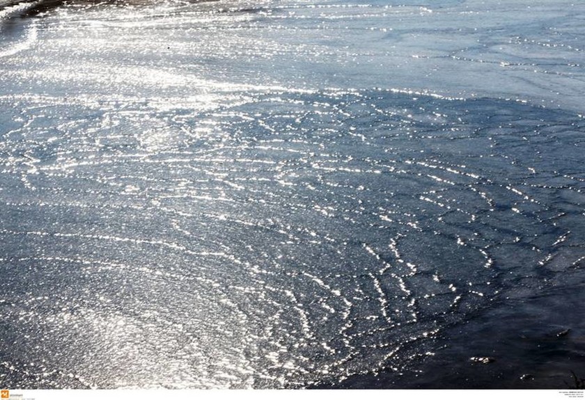 Κακοκαιρία: Μοναδικές εικόνες από την παγωμένη λίμνοθάλασσα του Καλοχωρίου Θεσσαλονίκης