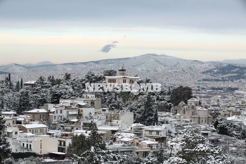 Καιρός Αθήνα: Μαγικές εικόνες από από τη χιονισμένη Ακρόπολη 