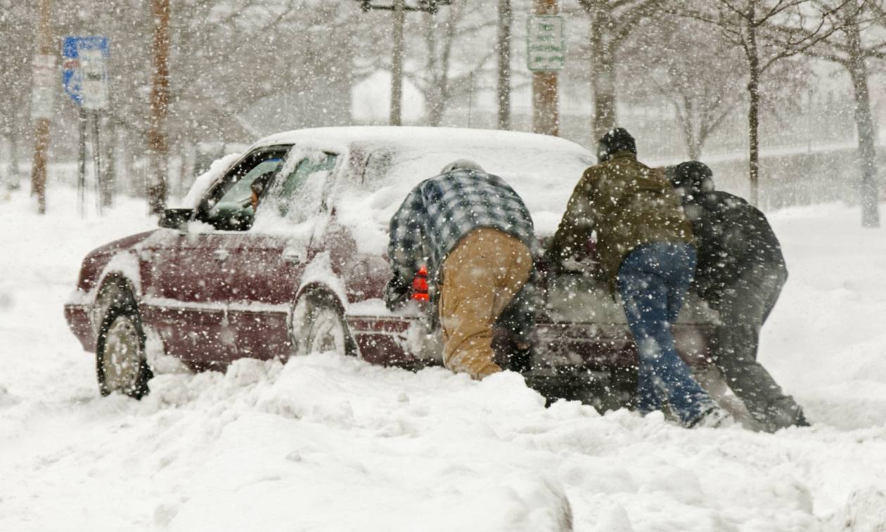 Καιρός - Χιόνι: Τι κάνετε αν ακινητοποιηθεί το όχημά σας