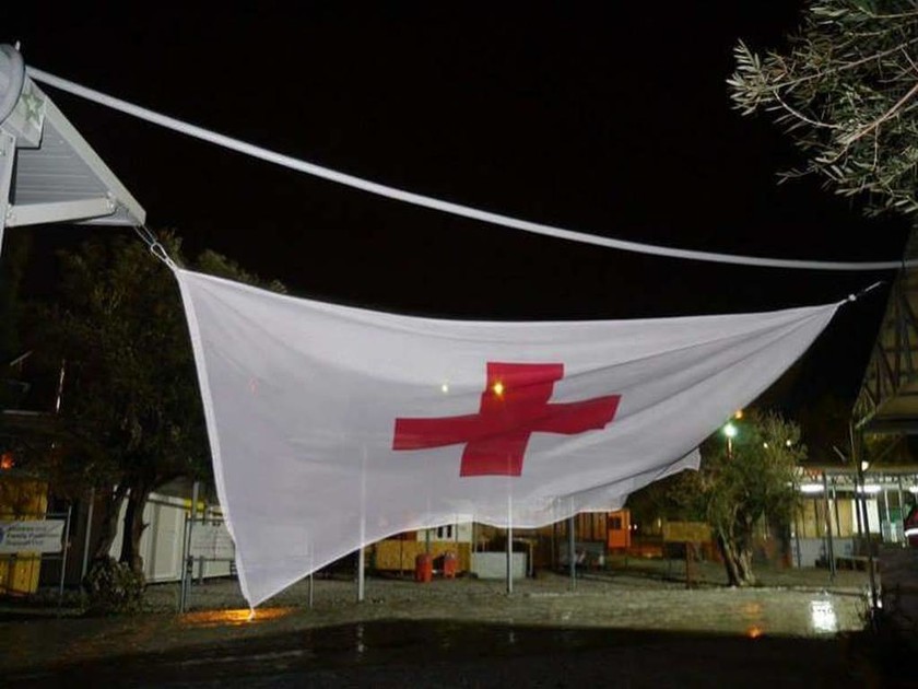Στους προσφυγικούς καταυλισμούς της Μυτιλήνης ο Ερυθρός Σταυρός