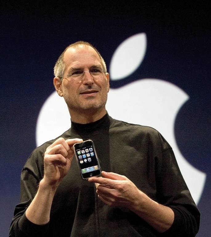 Δέκα χρόνια μετά την παρουσίαση του το iPhone παραμένει