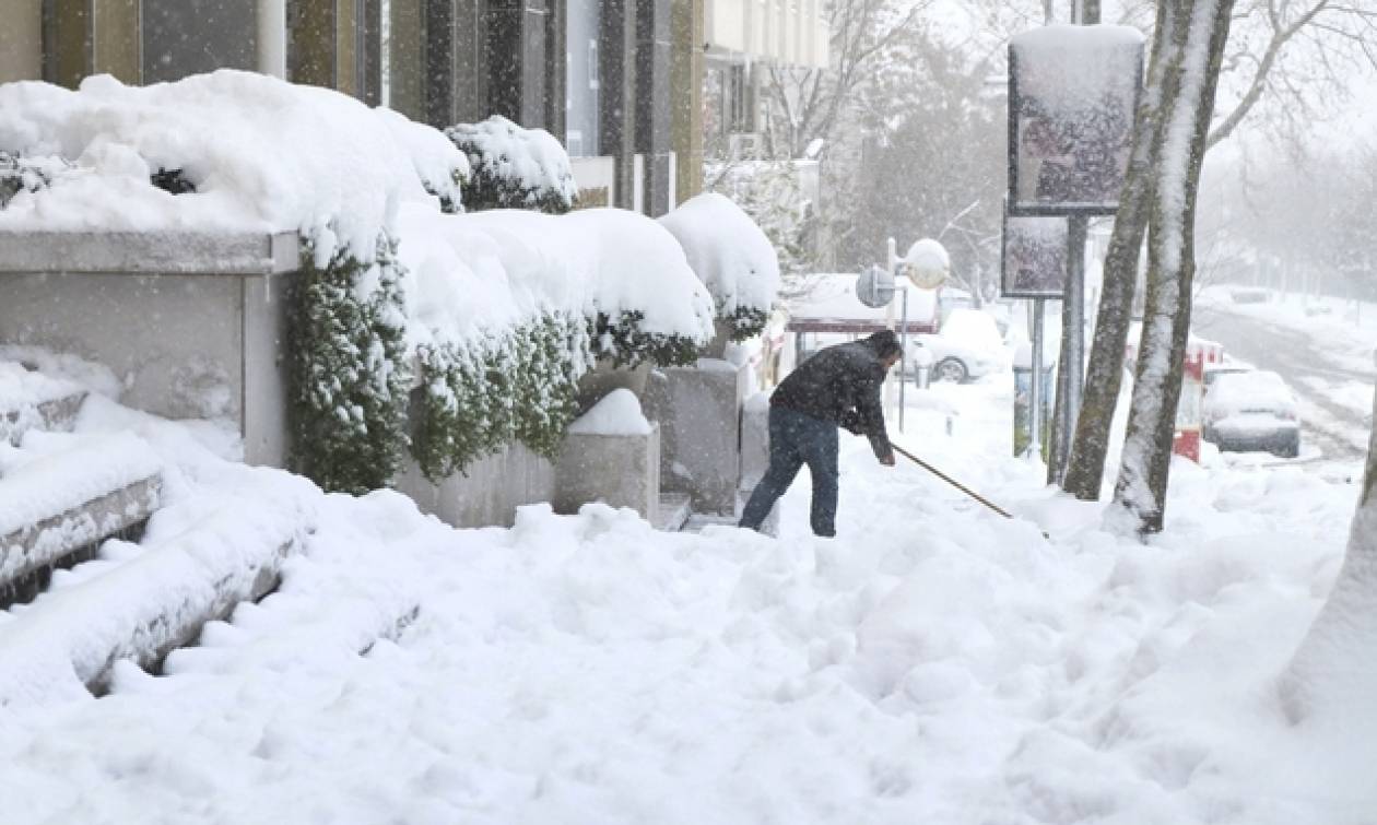 Βαλκάνια: Τουλάχιστον 8 νεκροί από το πολικό ψύχος - Χιλιάδες αποκλεισμένοι από τα χιόνια