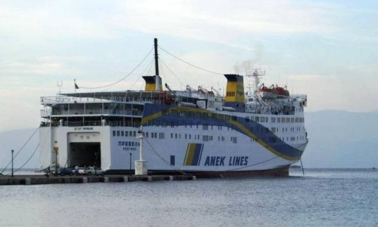 Κάσος: Στο λιμάνι προσέκρουσε το επιβατηγό οχηματαγωγό πλοίο «Πρέβελης»