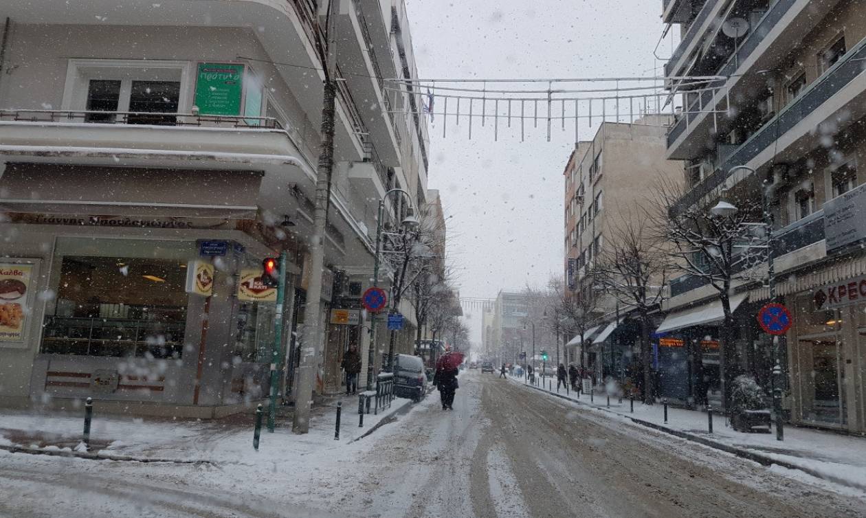 Καιρός: «Συναγερμός» στη Λάρισα ενόψει νέων ισχυρών χιονοπτώσεων