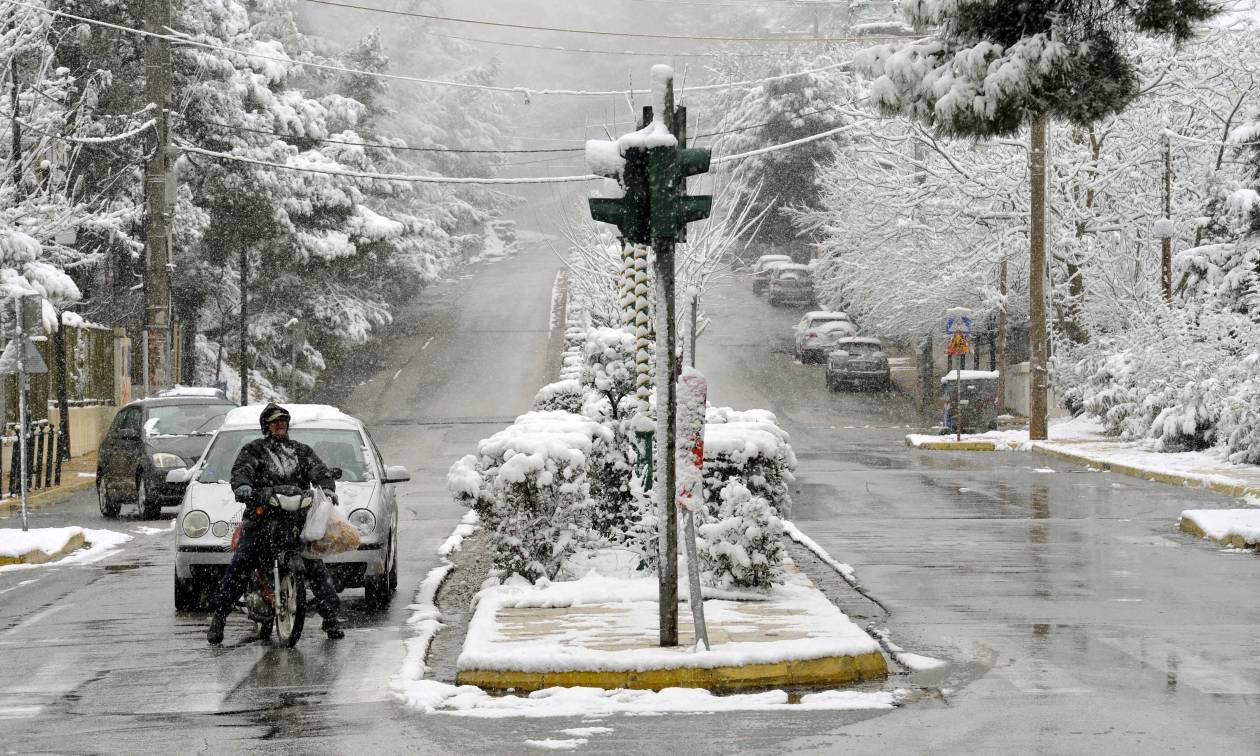 Meteo – Καιρός: Ο «Βίκτωρ» σκεπάζει και την Αθήνα - Αυτές τις περιοχές θα σαρώσει ο χιονιάς (ΧΑΡΤΕΣ)