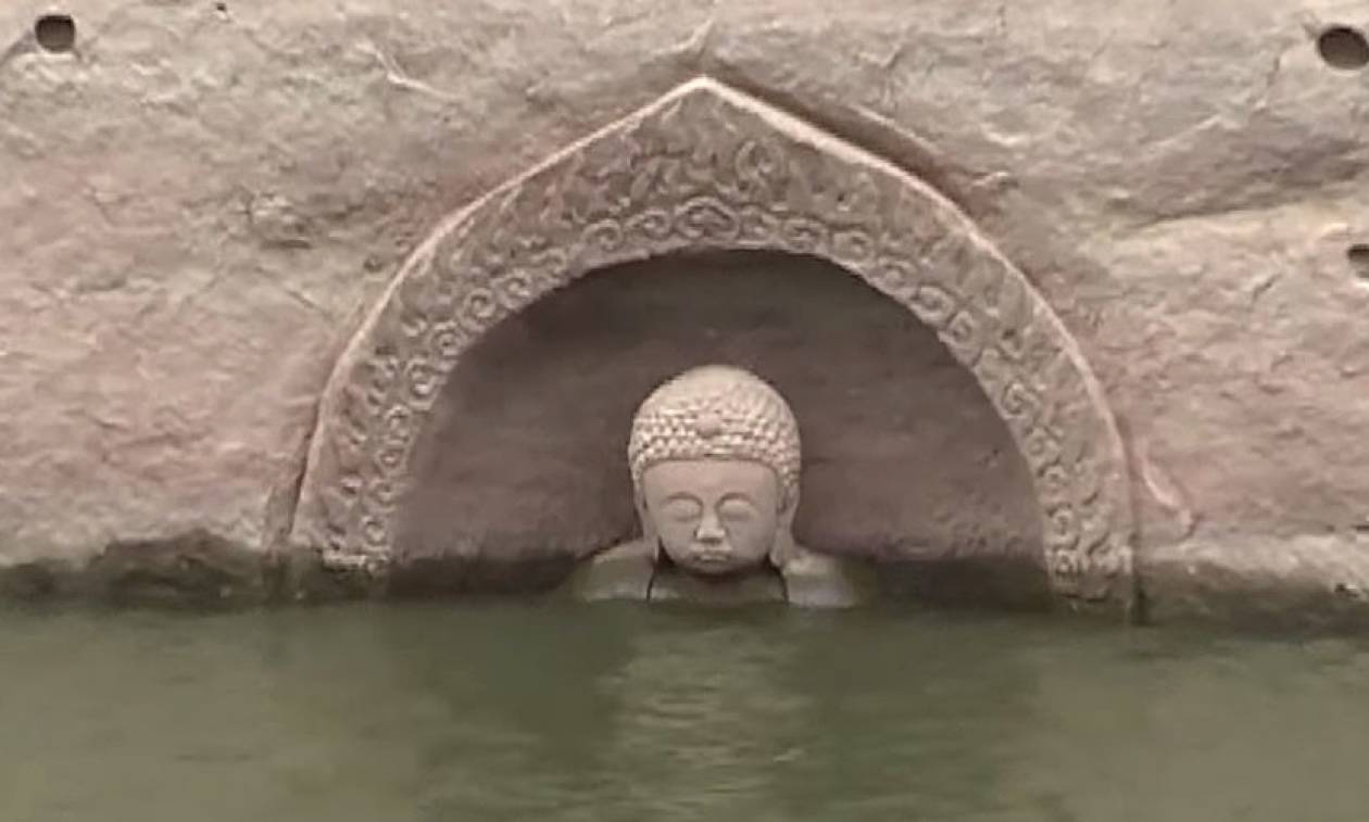 Εντυπωσιακό: Βυθισμένος Βούδας αναδύεται σε λίμνη μετά από έξι αιώνες! (vid)