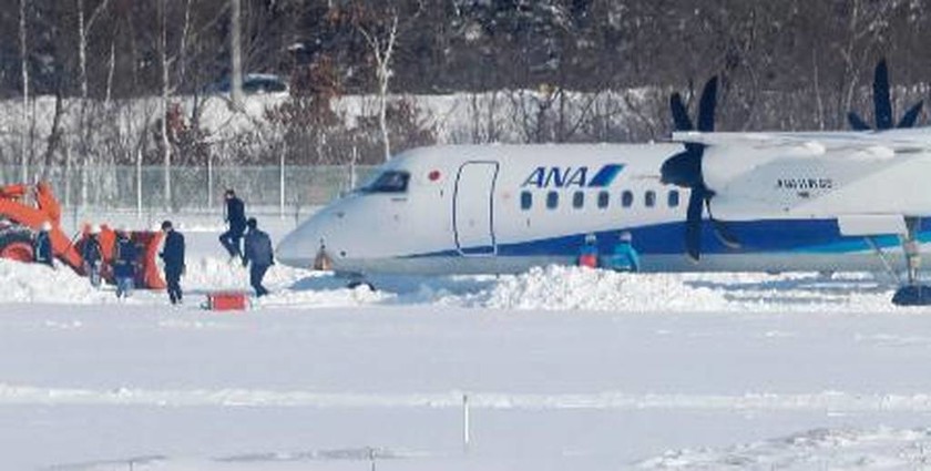 Τρόμος στην Ιαπωνία: Αεροσκάφος συνετρίβη εκτός διαδρόμου 