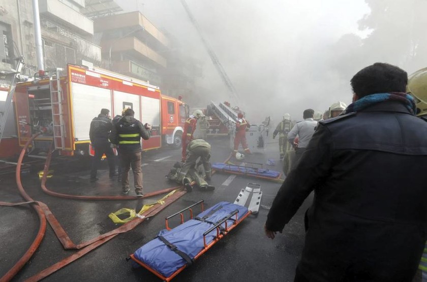 Τραγωδία στο Ιράν: Δεκάδες οι νεκροί της πυρκαγιάς σε ουρανοξύστη που κατέρρευσε (Pics+Vid)