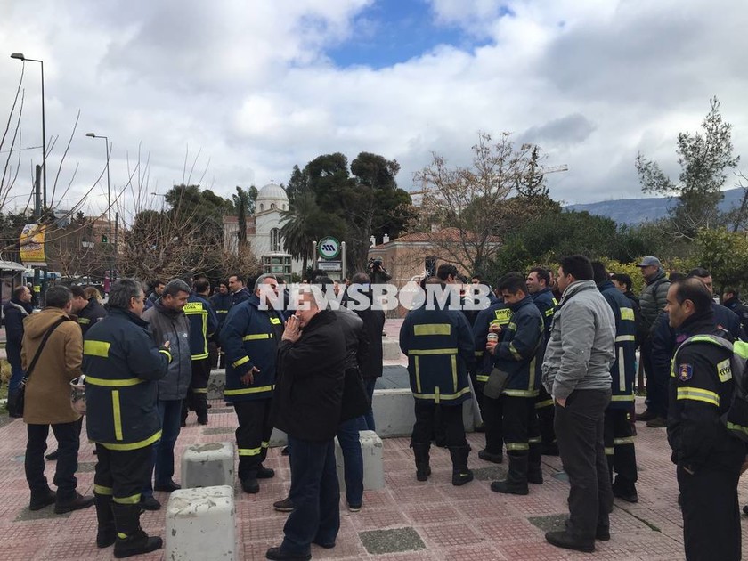 Στους δρόμους οι πυροσβέστες - Συγκέντρωση διαμαρτυρίας στο κέντρο της Αθήνας (pics&vid)