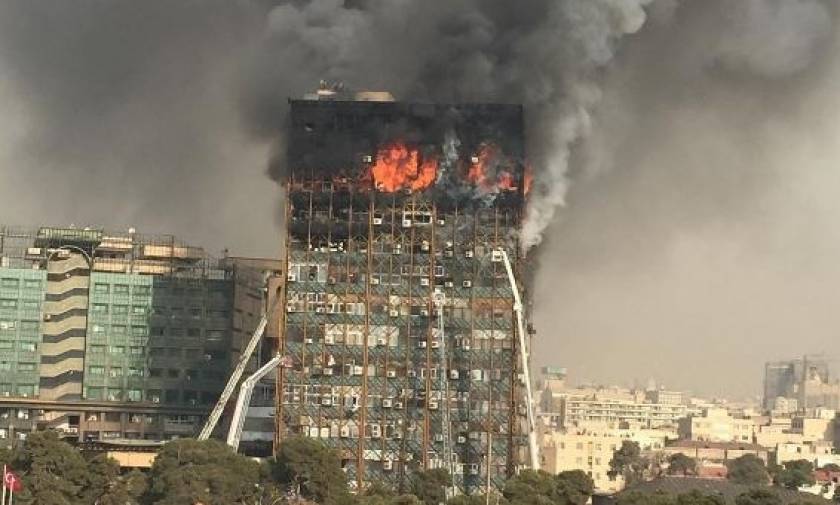 Τραγωδία στην Τεχεράνη: «Σβήνουν» οι ελπίδες για επιζώντες στα συντρίμμια του ουρανοξύστη