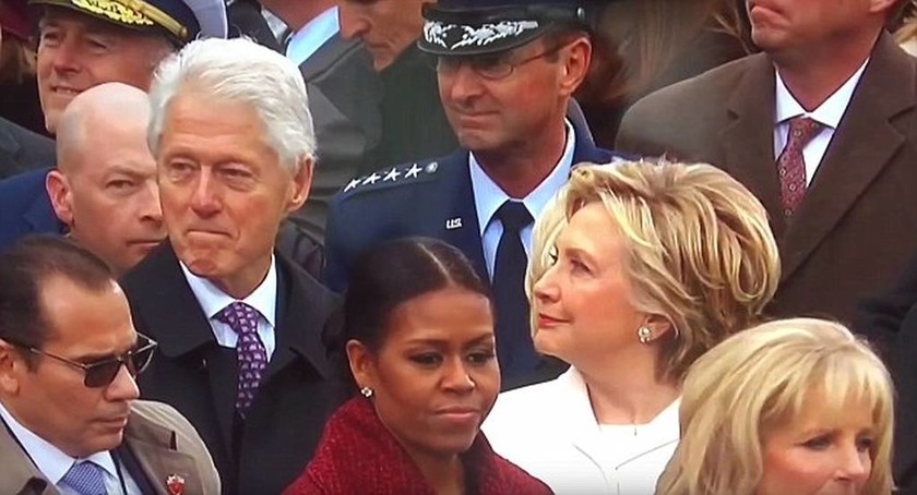 Σάλος στις ΗΠΑ: Η Χίλαρι έπιασε τον Μπιλ Κλίντον να... γλυκοκοιτάζει την Ιβάνκα Τραμπ! (vid+pics)