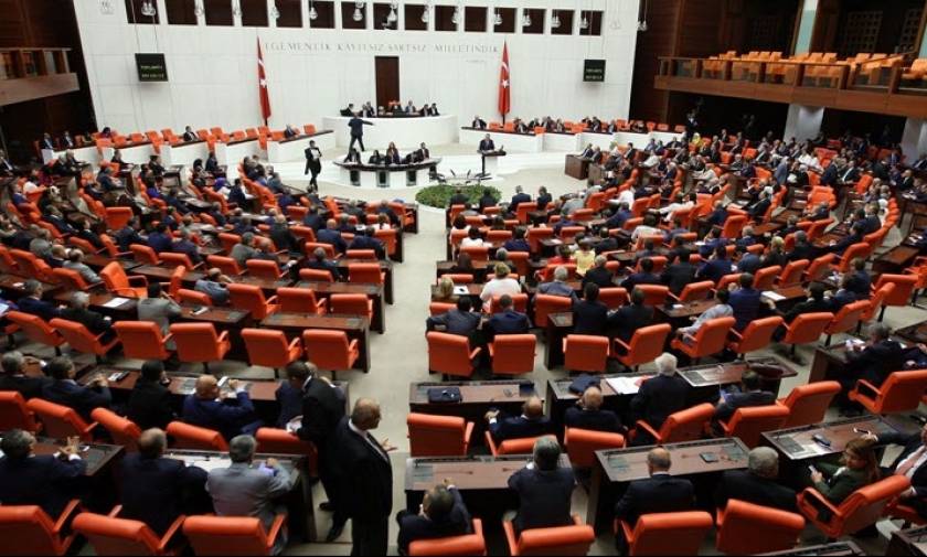 Τουρκία: «Σουλτάνος» ο Ερντογάν - Εγκρίθηκε το σχέδιο συνταγματικής αναθεώρησης