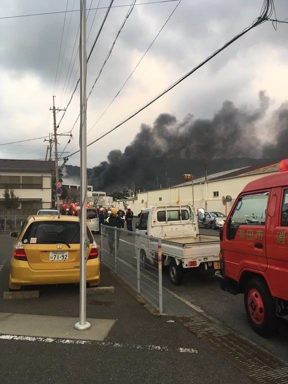 EKTAKTO: Συναγερμός στην Ιαπωνία - Τεράστιο πυρκαγιά σε διυλιστήριο πετρελαίου (Pics+Vids)