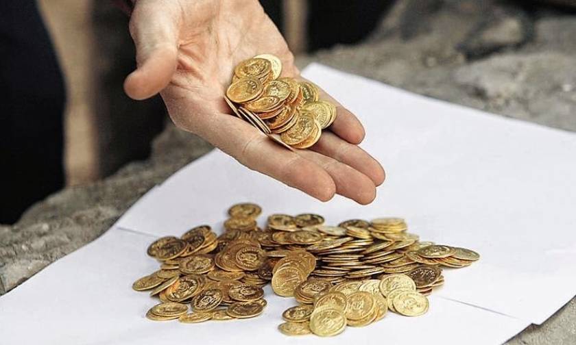 Οι Έλληνες «σκοτώνουν» χρυσές λίρες για να επιβιώσουν