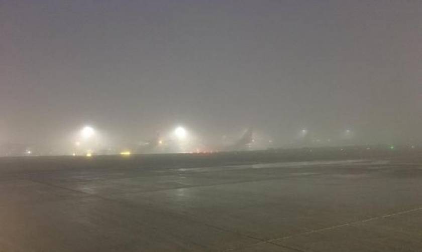 Λονδίνο: Η ομίχλη «έπνιξε» το Χίθροου - Εκατοντάδες ακυρώσεις πτήσεων (pics+vid)