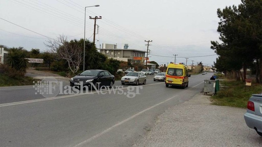 Τραγωδία στην Κρήτη: Βγήκε από το αυτοκίνητο και παρασύρθηκε από λεωφορείο (pics)