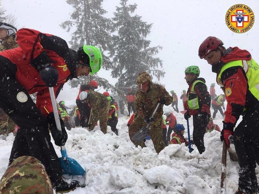 Χιονοστιβάδα Ιταλία: Τραγωδία δίχως τέλος - Τουλάχιστον 7 νεκροί (pics)