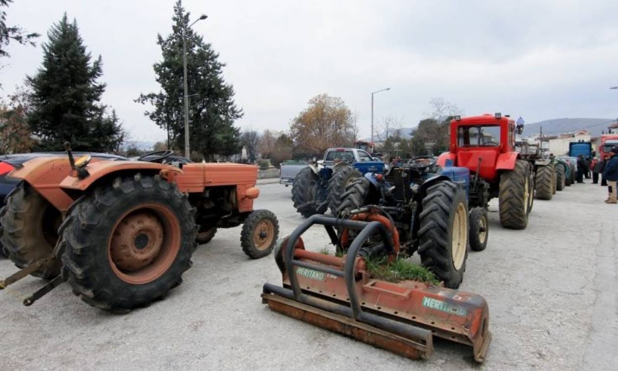 Μπλόκα αγροτών: «Κομμένη» στα δύο η δυτική Ελλάδα