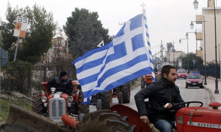 Μπλόκα αγροτών: Κομμένη στα δύο η Ελλάδα - Πού υπάρχουν μπλόκα