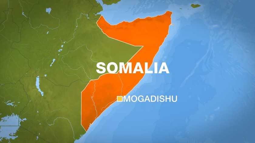 ΈΚΤΑΚΤΟ: Ισχυρές εκρήξεις σε ξενοδοχείο στο Μογκαντίσου – Πολλοί ξένοι δημοσιογράφοι τραυματίες