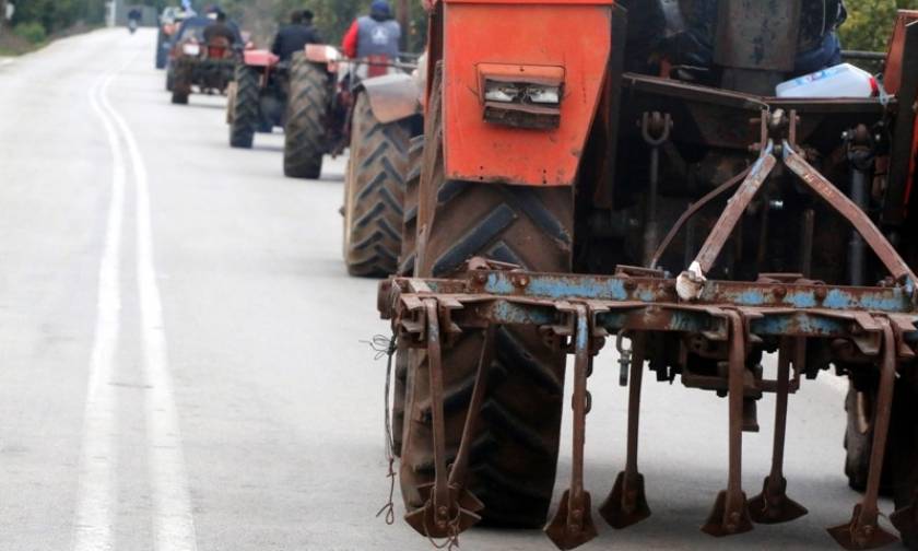 Μπλόκα αγροτών: Απέκλεισαν την Εθνική Οδό Σερρών - Θεσσαλονίκης