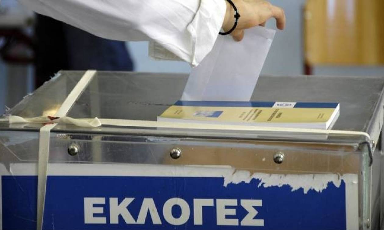 «"Πέφτει" ο Τσίπρας - Σε πρόωρες εκλογές η Ελλάδα»