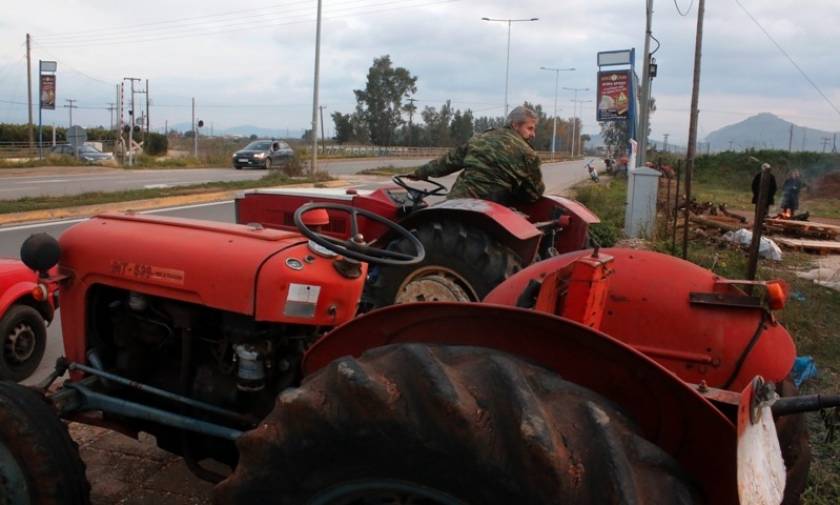 Μπλόκα αγροτών: Ολιγόλεπτος αποκλεισμός της εθνικής οδού Χανίων-Ρεθύμνου