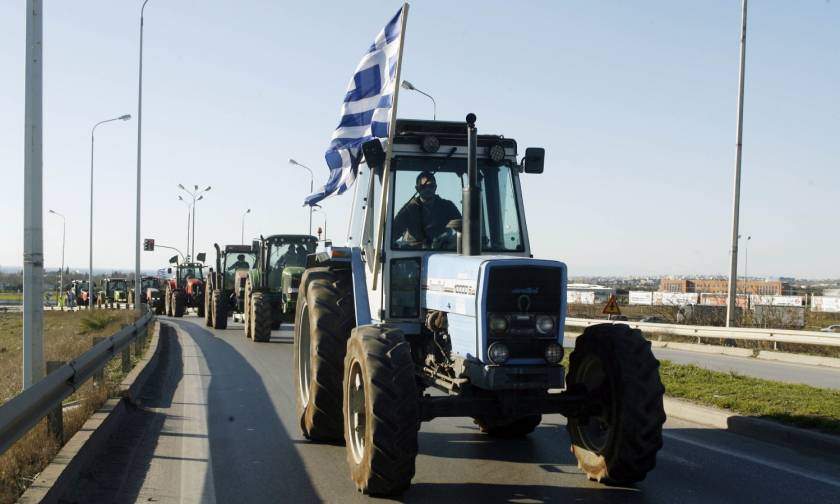 Μπλόκα αγροτών: Κλειστή για περισσότερες από 5 ώρες η εθνική οδός Θεσσαλονίκης - Ευζώνων