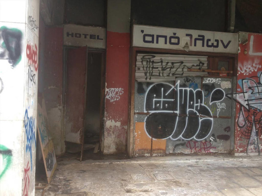 Τραγικός θάνατος στο κέντρο της Αθήνας: Έκλεψε, προσπάθησε να κρυφτεί και πνίγηκε σε φρεάτιο