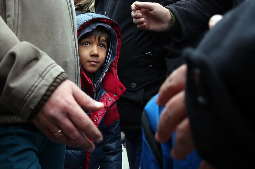 Στα θρανία του 15ου δημοτικού σχολείου Νίκαιας κάθισαν 27 προσφυγόπουλα (pics)