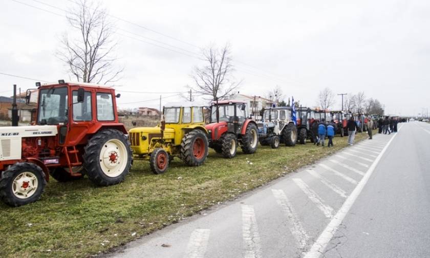 Μπλόκα αγροτών 2017: Κλειστή η Εθνική Οδός Θεσσαλονίκη – Σερρών