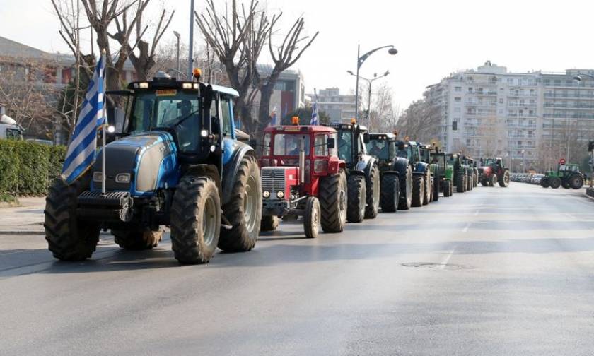 Μπλόκα αγροτών: Τρίωρος αποκλεισμός της Εθνικής Οδού Λάρισας - Κοζάνης