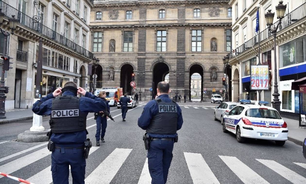 Παρίσι: Τρομοκρατική επίθεση στο Λούβρο - Δείτε LIVE εικόνα από το σημείο