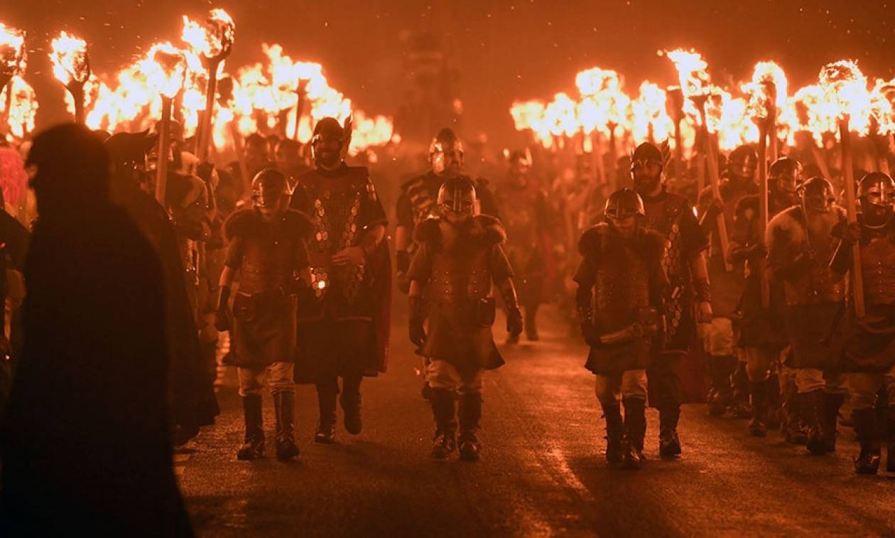 Μέχρι οι φλόγες να φθάσουν στη Βαλχάλα: Εκατοντάδες Βίκινγκς «πυρπολούν» τη Σκωτία (Pics+Vids)
