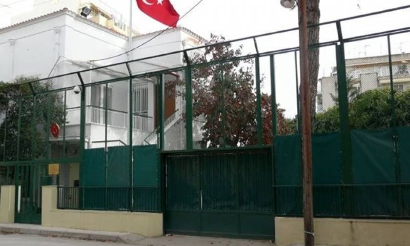 Ο Ρουβίκωνας ανέλαβε την ευθύνη για την επίθεση στο τουρκικό προξενείο στην Κομοτηνή (video)
