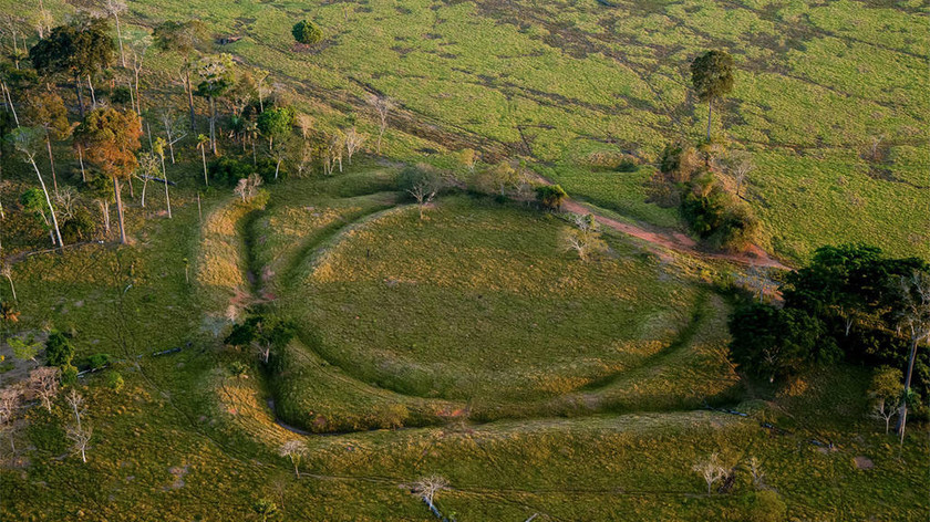 Μυστήριο με εκατοντάδες αρχαία μυστηριώδη γεωγλυφικά αλά Στόουνχεντζ που βρέθηκαν στον Αμαζόνιο
