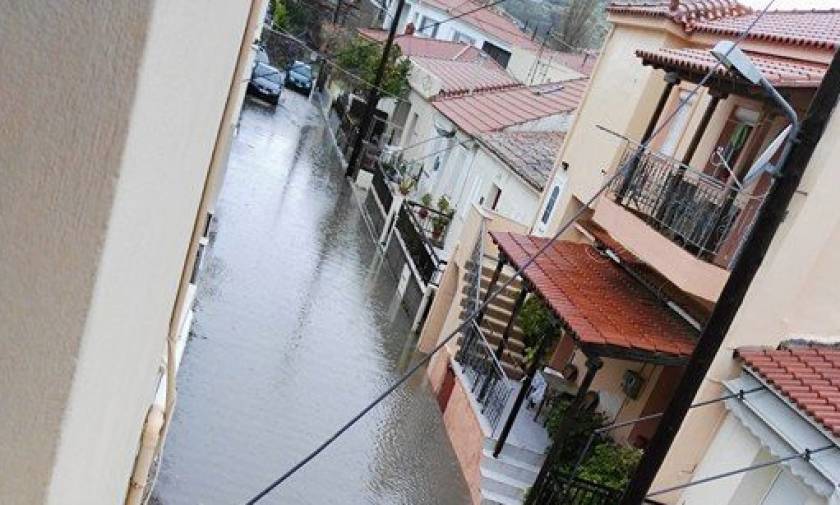 Κακοκαιρία: «Πνίγηκε» από την καταρρακτώδη βροχή η Λήμνος (photos&video)